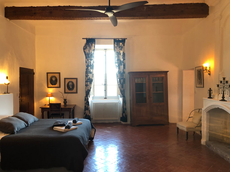 2nd Level :
The "Suite de Doni" has 2 rooms with 3 beds and an en-suite bathroom (Bath and Toilet).